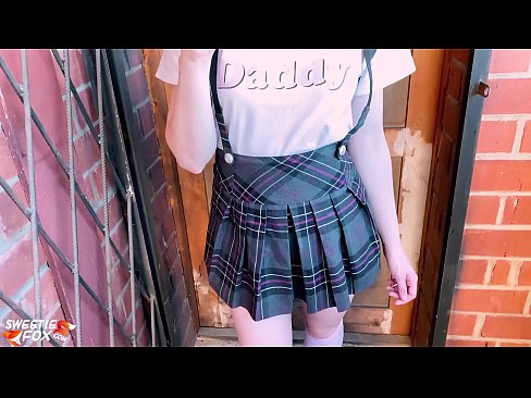 ❤️ Schoolgirl Sucks nws dick tob thiab fucks es tsis txhob ntawm chav kawm. ️  porno  ntawm peb